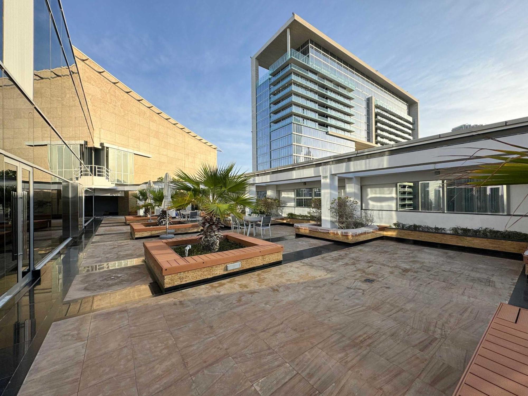 King Bed & Modern Comfort In Difc Downtown Apartment *