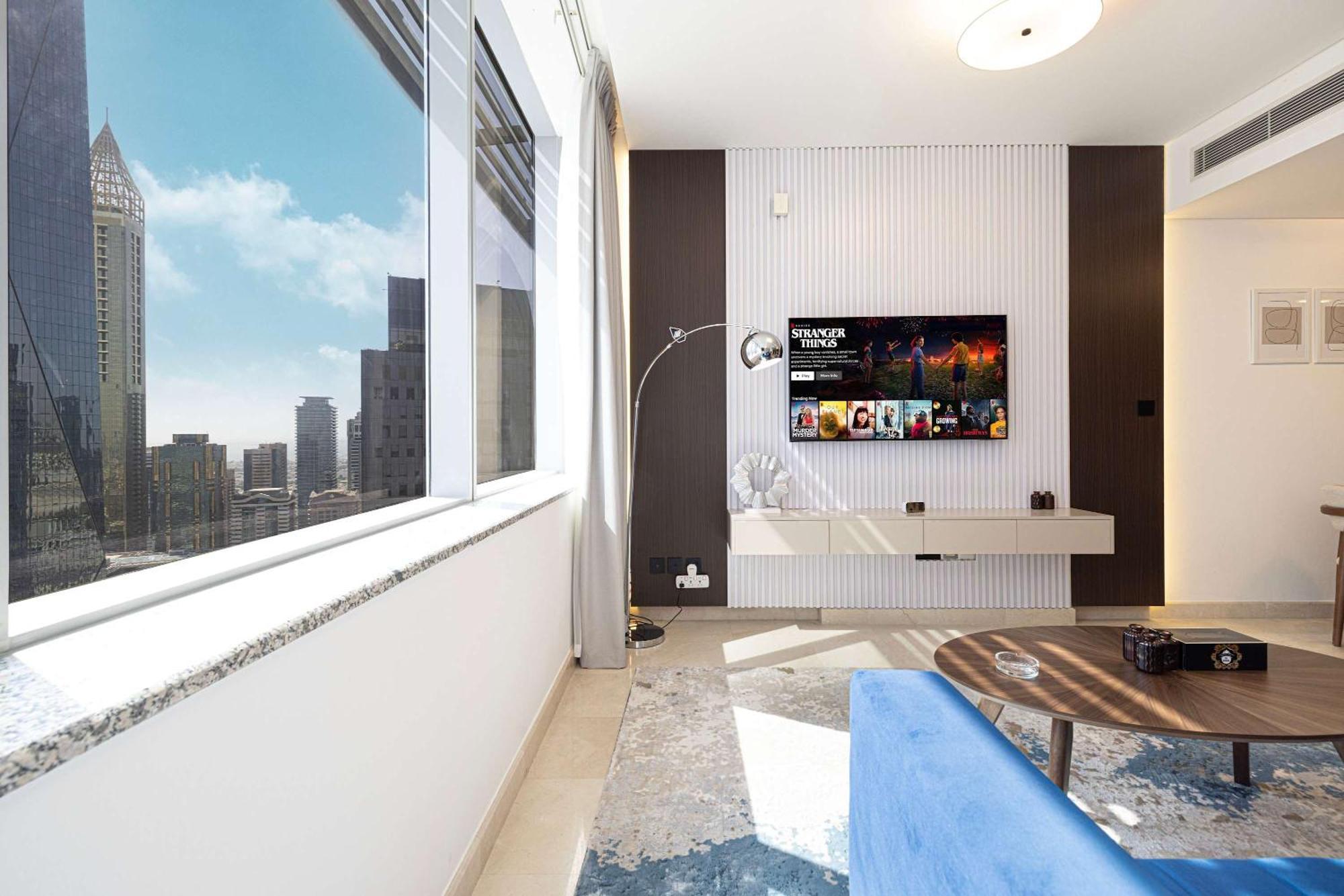 King Bed & Modern Comfort In Difc Downtown Apartment